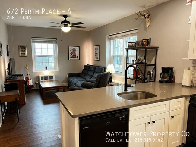 Building Photo - ?Perfectly renovated 2 bedroom with outdoo...