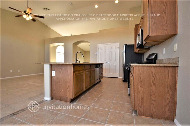 Building Photo - 5904 Buena Tierra St