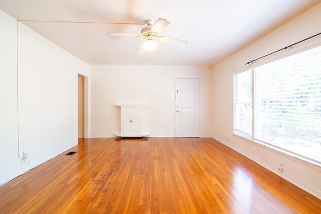 Building Photo - FIRST-FLOOR DUPLEX UNIT IN JEFFERSON TERRACE