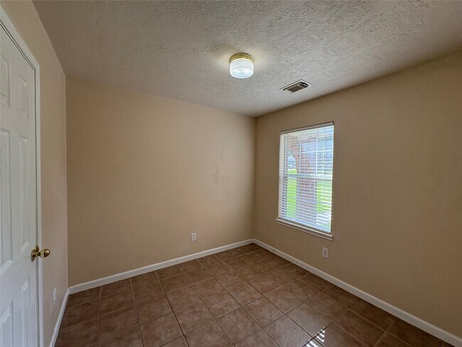 Building Photo - 14129 Broken Arrow Dr