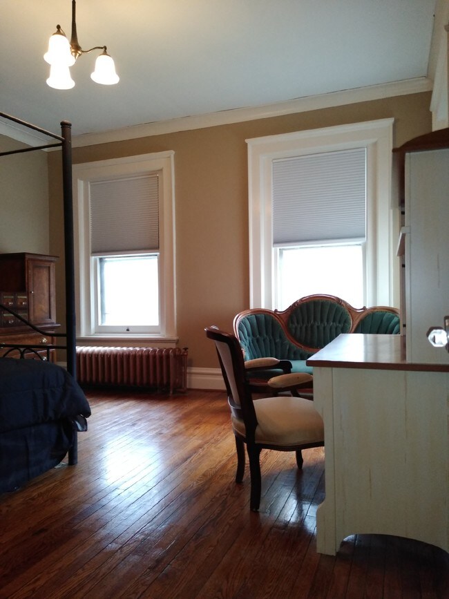 Foto del edificio - 412 W 10th St