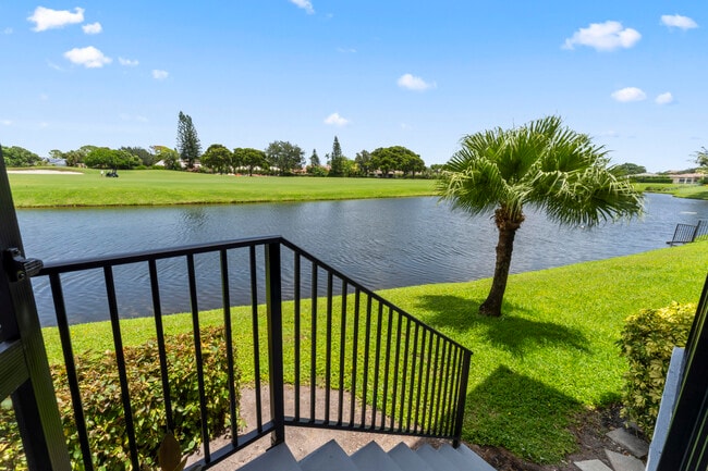 Foto del edificio - 551 Greensward Ln