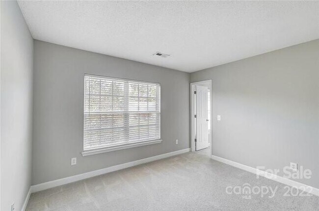 Foto del edificio - 2099 Brookchase Blvd