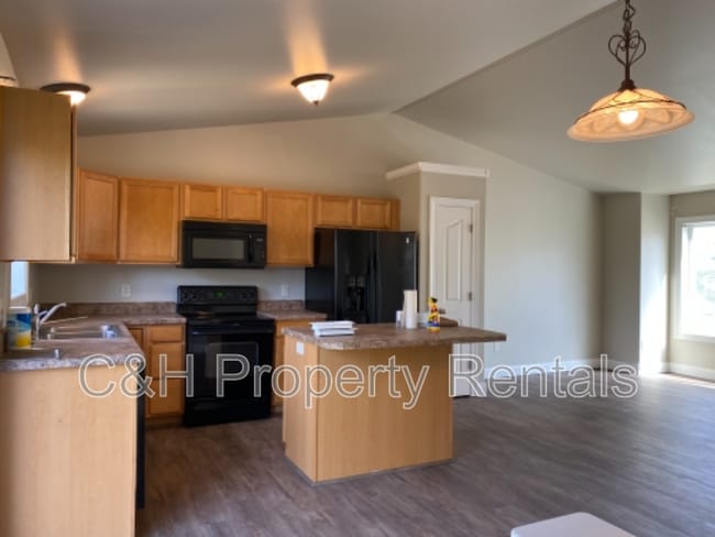 Building Photo - 1738 Bench Blvd