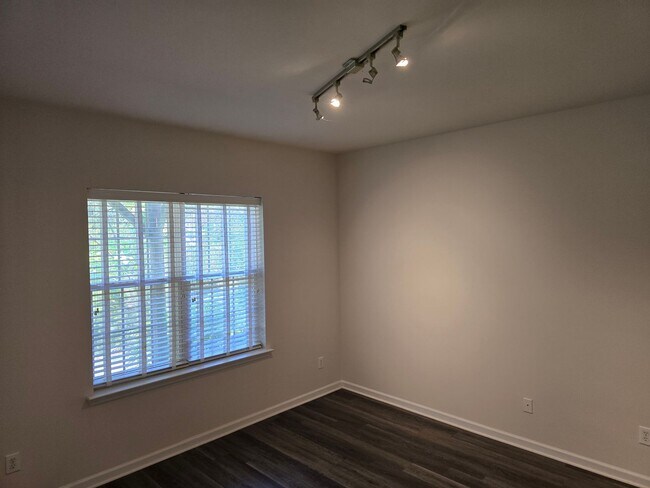 Foto del edificio - 802 Sutter Gate Ln