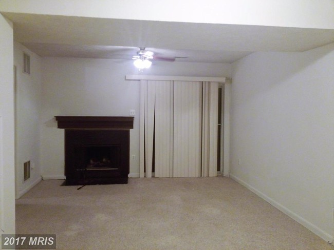 Building Photo - 2122 Racquet Pl