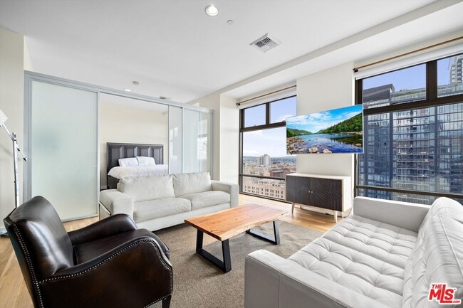 Foto del edificio - 801S S Grand Ave