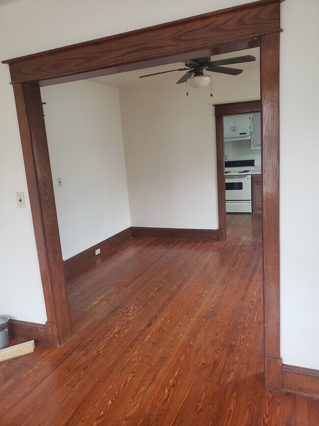 Building Photo - 317 Chicago Ave