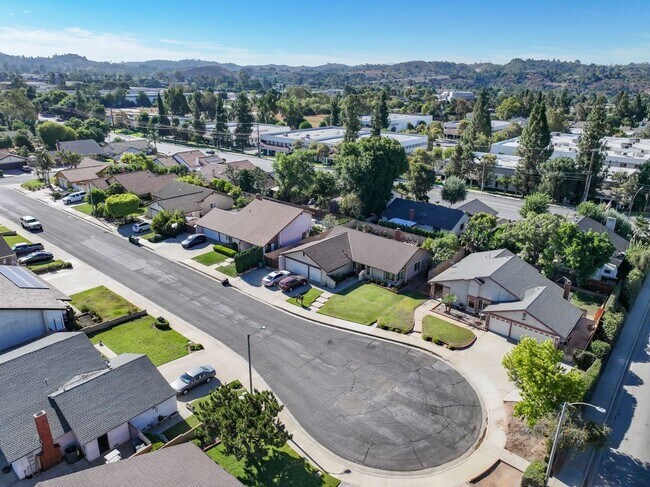 Foto del edificio - 1042 Bassett Ct