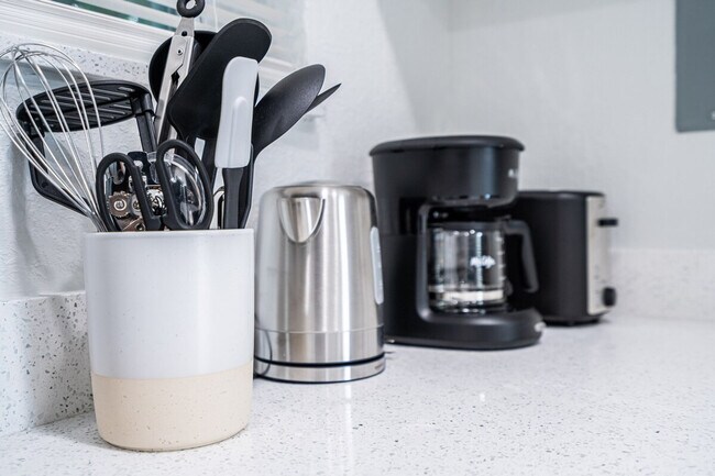 Building Photo - 975-977-977 SW 10th St