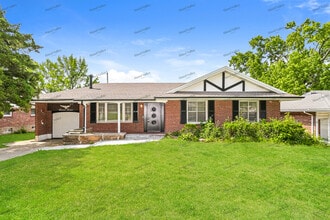 Building Photo - 1112 Bluegrass Dr