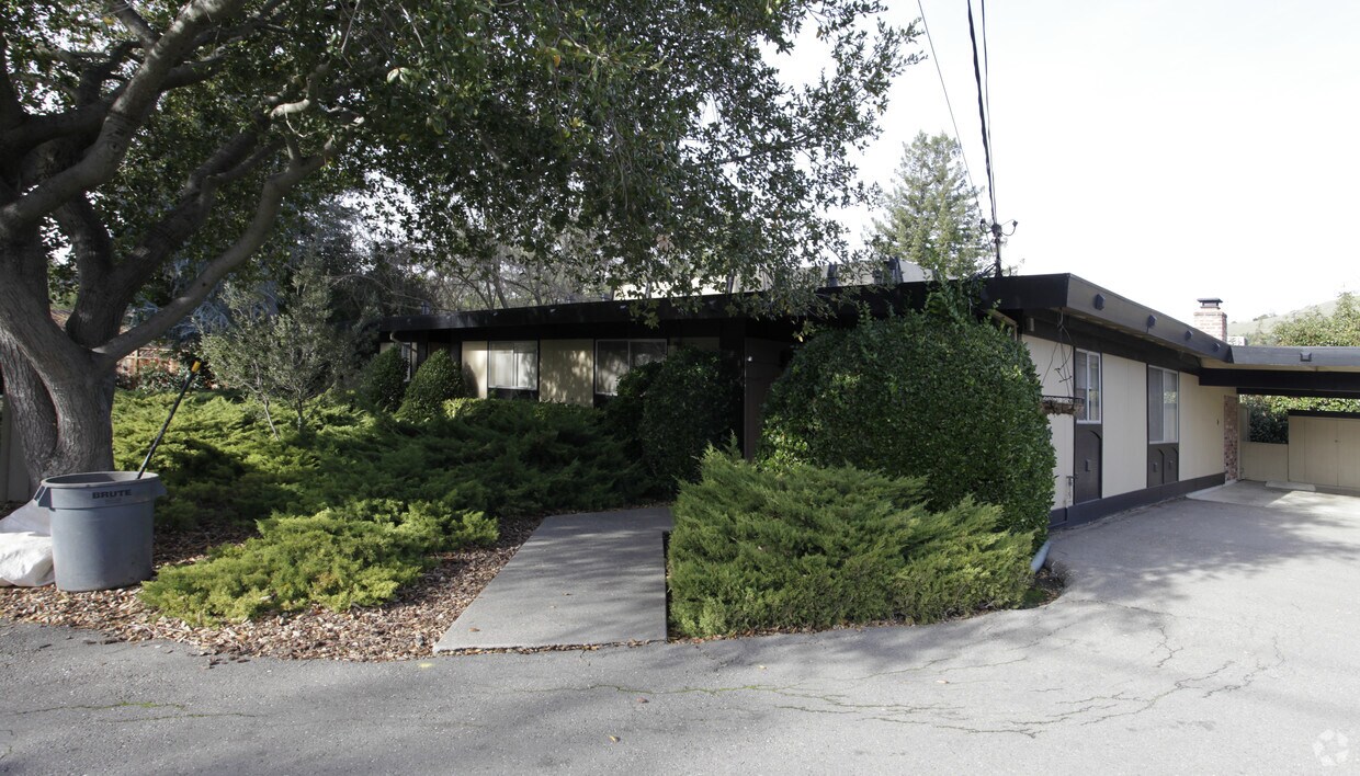 Foto del edificio - 980-982 Almanor Ct