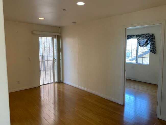 Building Photo - 1128 E Emerson Ave