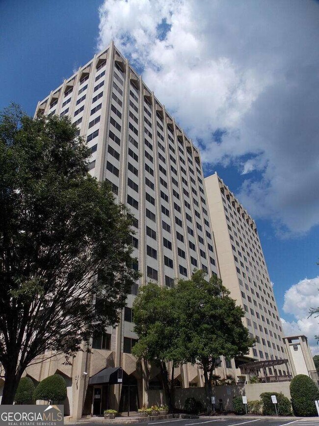 Building Photo - 2479 Peachtree Rd NE