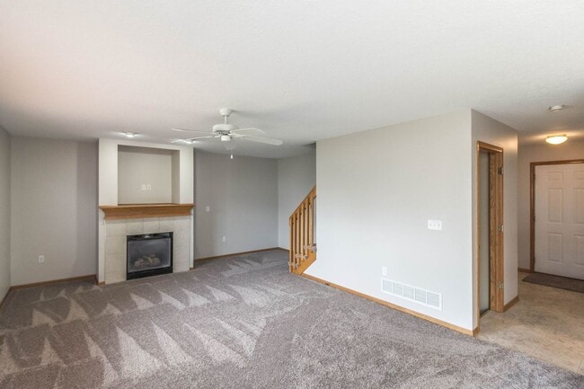 Building Photo - FANTASTIC LOCATION!! 3 Bed, 2.5 Bath Home in Waukee
