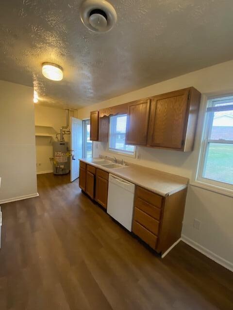 Building Photo - 1504 Thames Dr