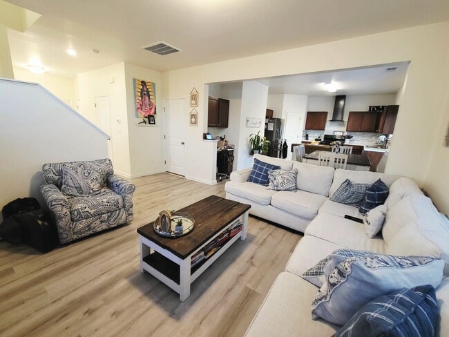 Foto del edificio - 366 Crandon Rd