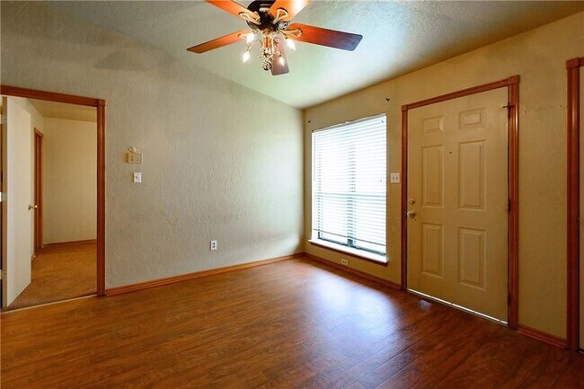 Foto del edificio - 1000 Rambling Oaks Dr