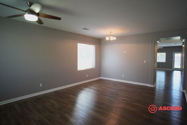 Foto del edificio - Beautiful 4 Bedroom SW Home Close to Freeway!