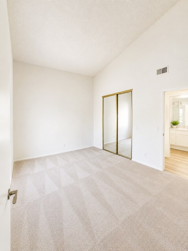Foto del edificio - 751 Birchpark Cir