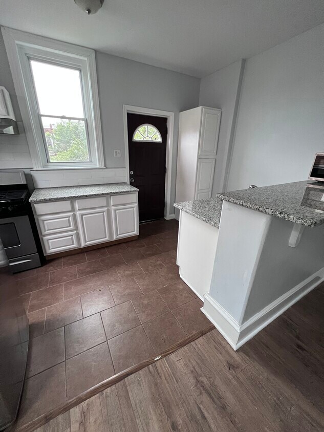 Primary Photo - 6020 Catharine St