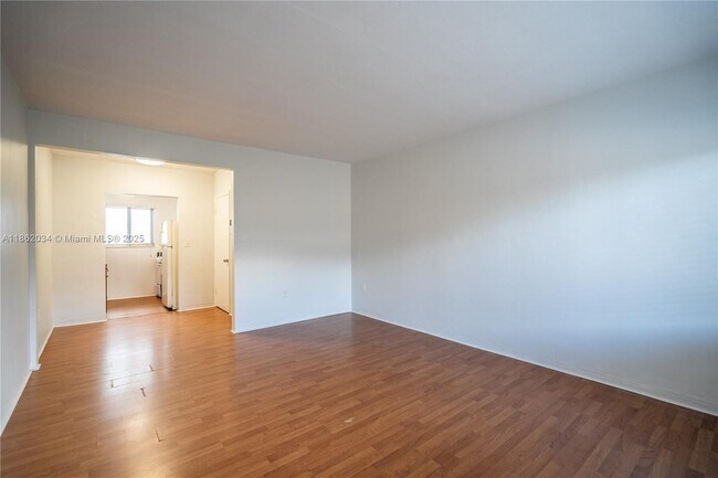 Foto del edificio - 7315 Harding Ave