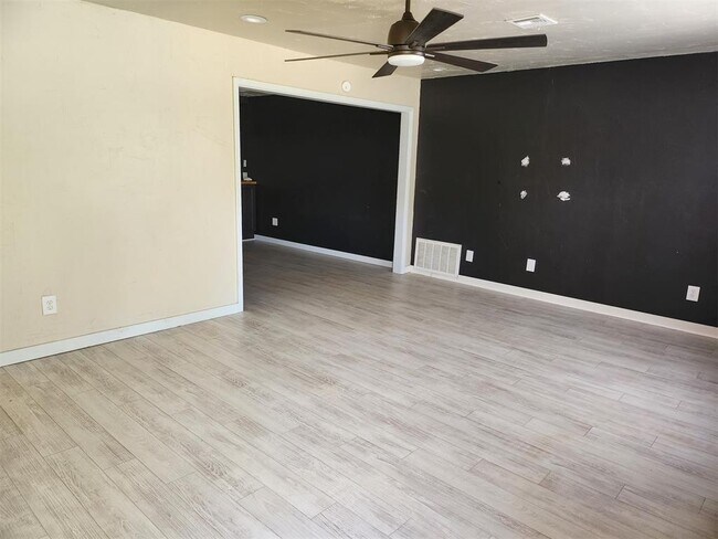 Foto del edificio - 1026 E Louisiana St