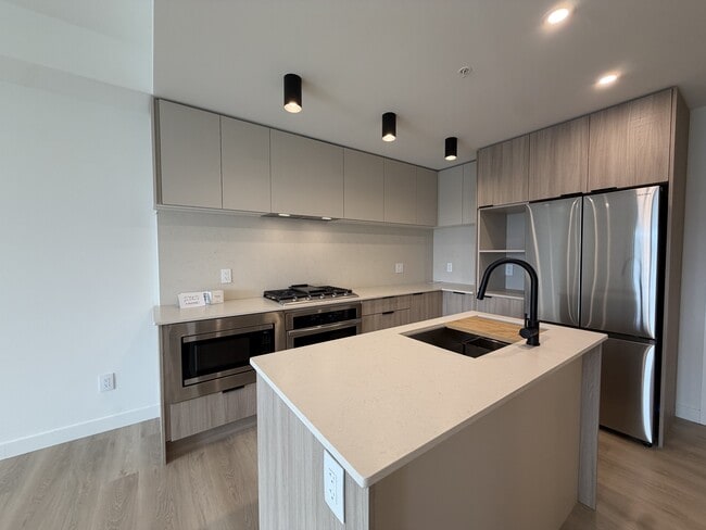 Building Photo - 623-623 Kemsley Ave