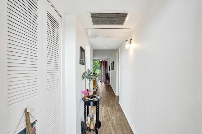 Foto del edificio - 9460 Tangerine Pl