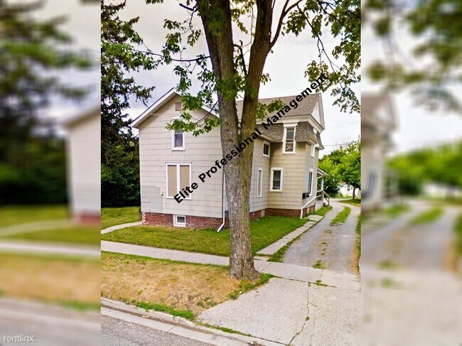 Foto del edificio - 2 br, 1 bath Triplex - 821 N Bond St Unit 2