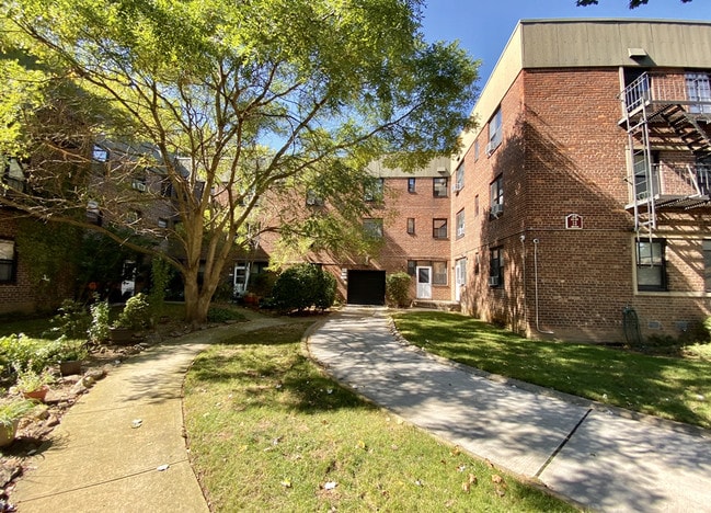 Building Photo - 2256 80th St