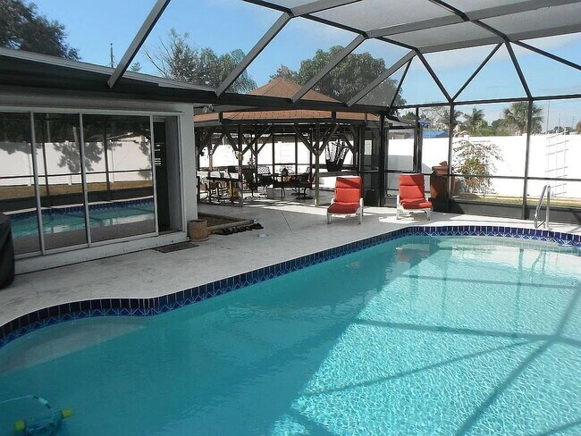 Building Photo - 5-Bedroom Pool Home with 2 Full Baths - Spacious 2373 Sq Ft Home in Englewood's Prime Location!"