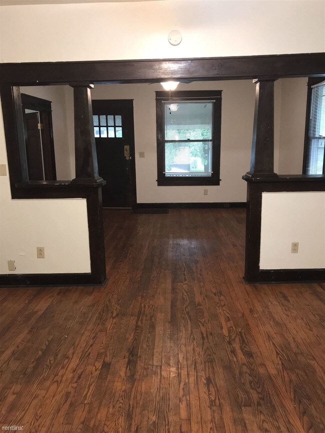 Foto del edificio - 3 br, 1 bath House - 201 E 16th St