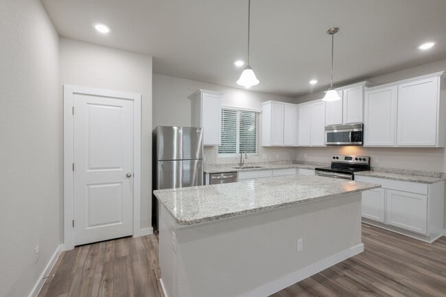 Building Photo - Luxurious 3/3.5 in The Preserve at the Dom...