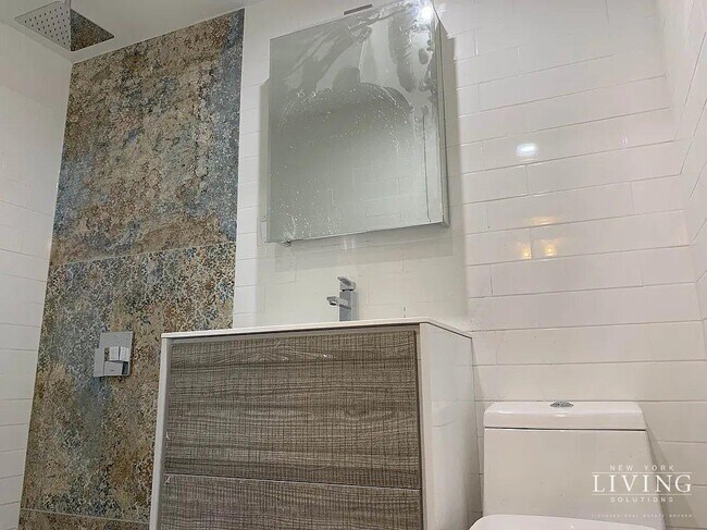 Building Photo - BUSHWICK~NEWLY RENOVATED~DUPLEX~PRIME LOCA...