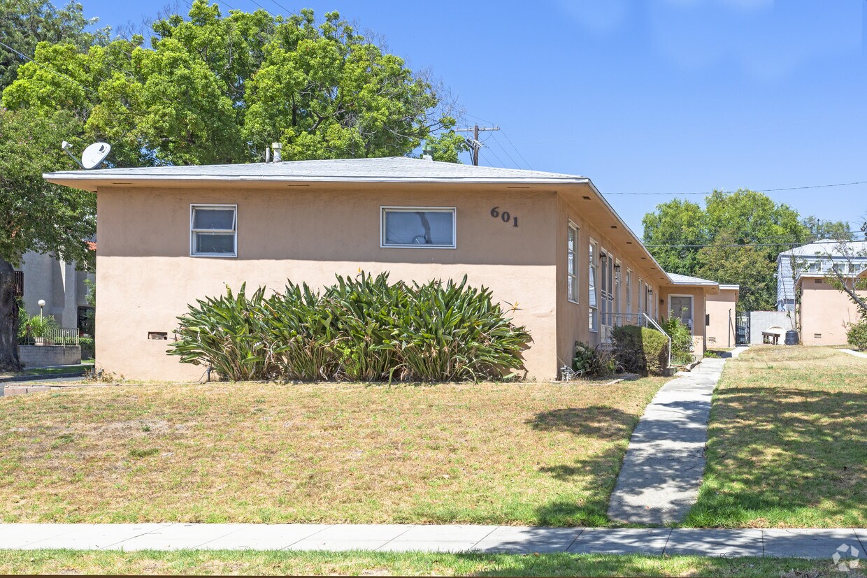Foto del edificio - Cedar Gardens Burbank
