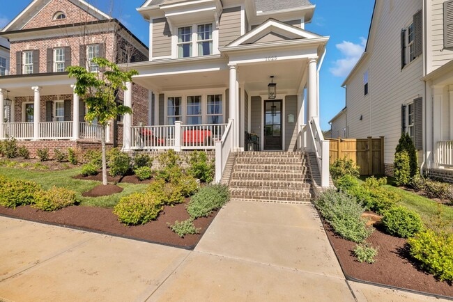 Photo - 3 bedroom home with 3.5 bathrooms and 2 Car Garage