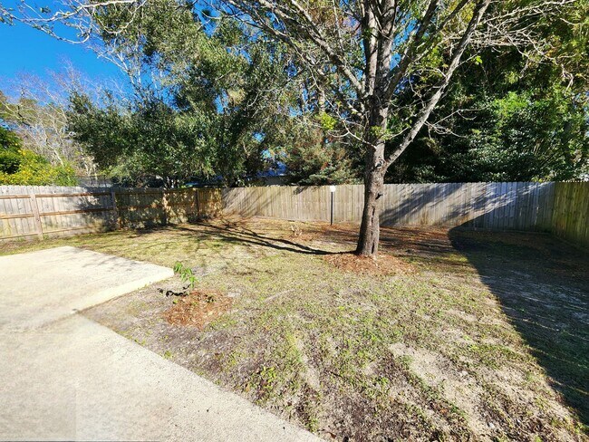 Foto del edificio - Fenced 3/2 available in Elberta