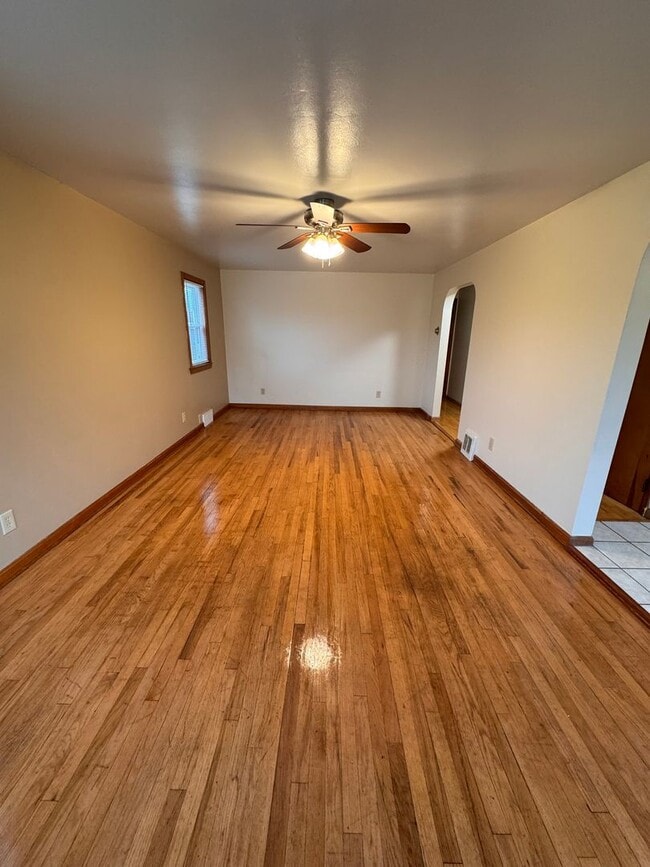 Building Photo - 285 E Howard St