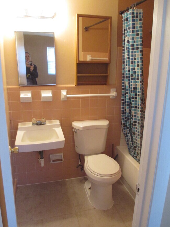 Foto del edificio - 1717 Dixon Blvd