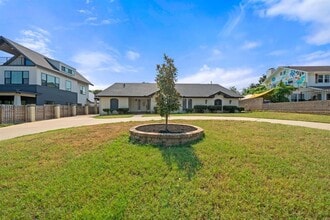 Building Photo - 1813 Parker Ln