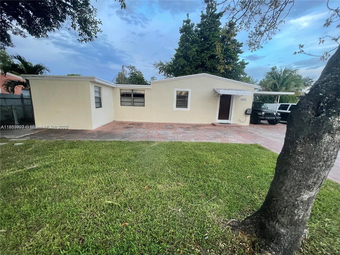 Foto principal - 18201 NW 4th Ave