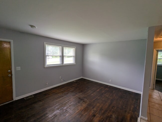 Building Photo - 620A Claridge Dr