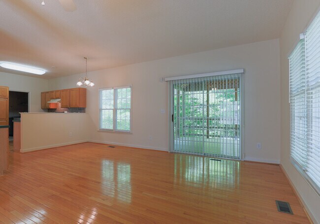 Foto del edificio - Beautiful home with Open Floor plan !!