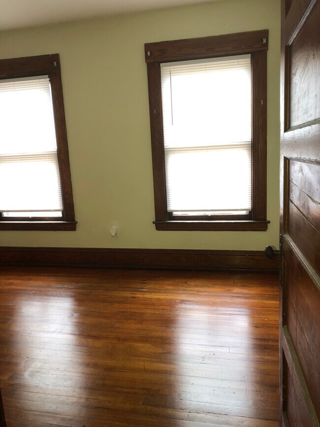 Building Photo - 1600-02 Bellevue Ave