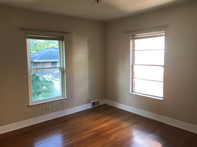 bedroom - 1212 W Fayette Ave