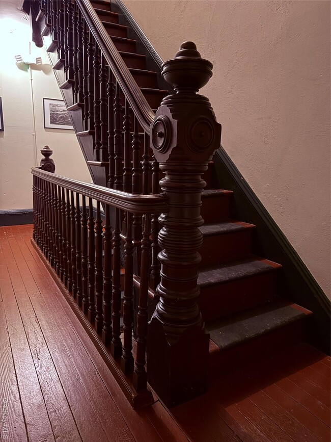 Building Photo - 64 Anstice St