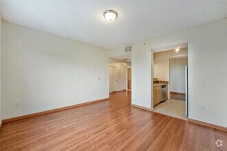 Building Photo - 533 NE 3rd Ave