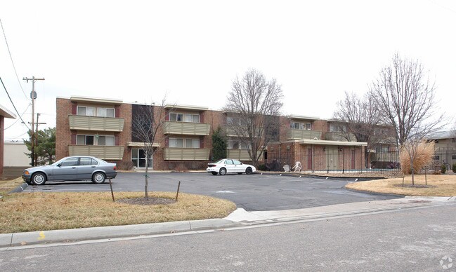 Building Photo - 1002 W 24th St