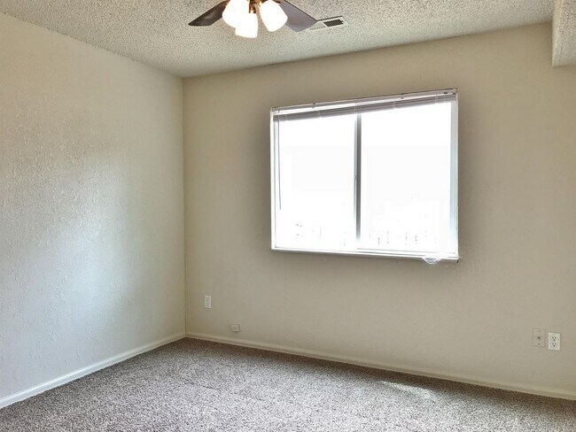 Building Photo - 1160 Mazatlan Circle C